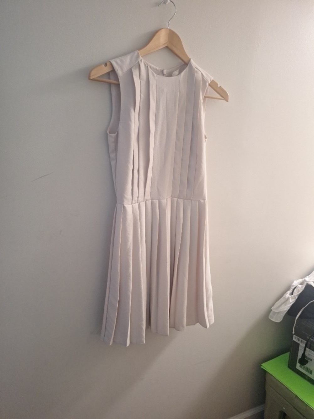 H&M Sleeveless Pleated Cream Dress